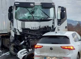 Saobraćajna nezgoda kod Žepča, sudar dva teretna vozila i automobila Saobraćajna Nezgoda