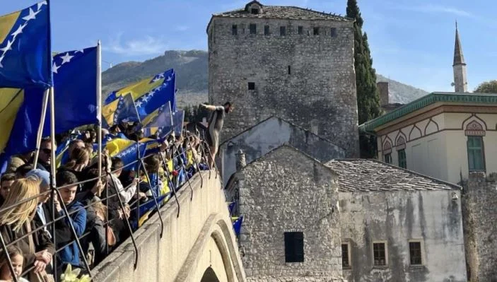 Skokom bez aplauza obilježena 31. godišnjica rušenja Starog mosta