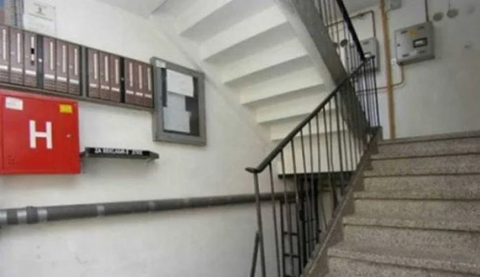 Smiju li se zaključavati ulazna vrata zgrade?