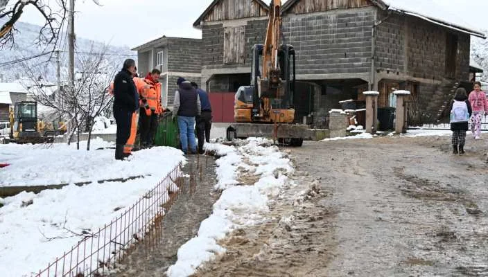Intenzivirani radovi na sanaciji ceste Zenica – Arnauti (FOTO)