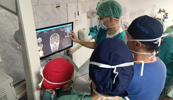 Prva operacija tumora mozga uz neuronavigaciju u Kantonalnoj bolnici Zenica (FOTO)