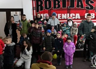 Robijaši obradovali mališane novogodišnjim poklonima na Bilinom polju (FOTO)