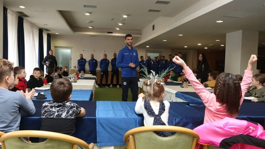 Učenici OŠ Mak Dizdar Iz Zenice Posjetili Futsal Reprezentativce BiH