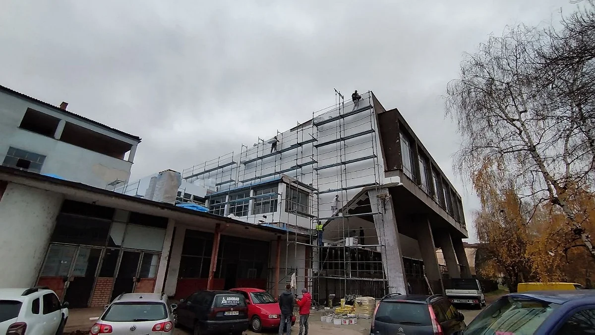 Vlada ZDK odobrila nova sredstva za nastavak izgradnje bazena u Industrijskoj školi Zenica