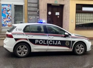 Dvojica maloljetnika udarila automobilom policijskog službenika u Sarajevu Sarajevska Policija