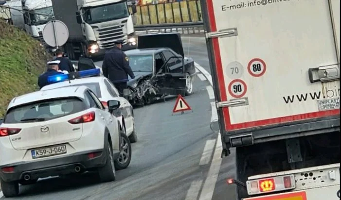 Saobraćajna nesreća na M-17: Tri osobe povrijeđene, saobraćaj otežan