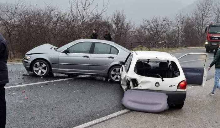 Saobraćajna nesreća u mjestu Hece kod Zenice, saobraćaj potpuno obustavljen