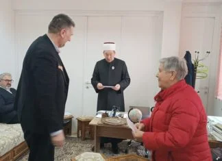 Islamska zajednica stradalim u poplavama u Fojnici, Kiseljaku i Kreševu uručila 450.000 KM (FOTO) Dodjela Sredstava MIZ Kiseljak (1)