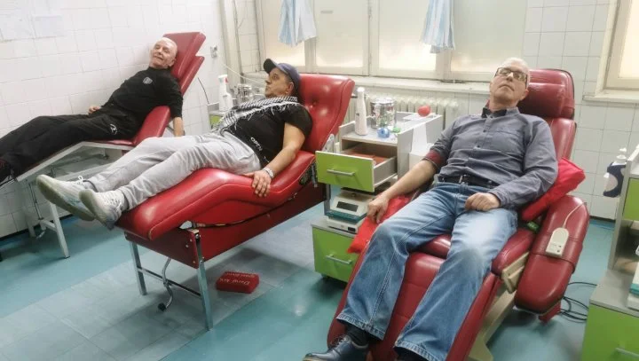 Članovi Udruženja “Bosanska Čast” dobrovoljno darivali krv (FOTO)