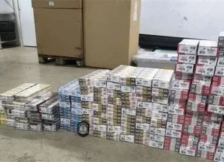 Državljanin BiH sakrio u poluprikolici 20.600 cigareta, kažnjen s 30.000 eura Cigarete