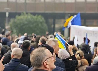 Građani BiH izlaze na ulice, najavljeni protesti ispred Parlamenta Federacije BiH Protesti Građana I Prvirednika U Sarajevu