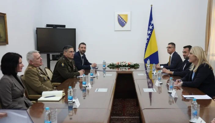 Cvijanović s komandom NATO-a i EUFOR-a: Angažman OSBiH bio bi ilegalan