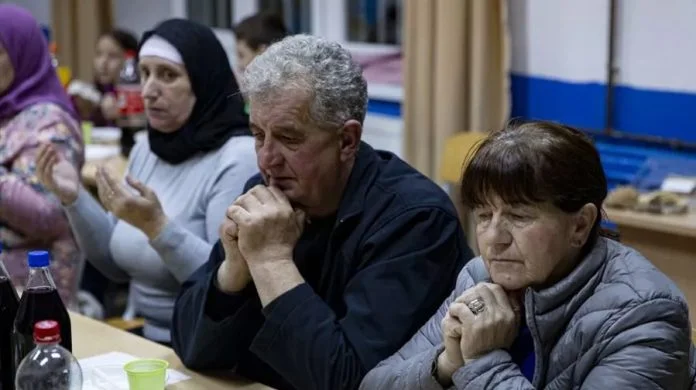 Sveštenik U BiH Priredio Iftar Za Komšije Bošnjake