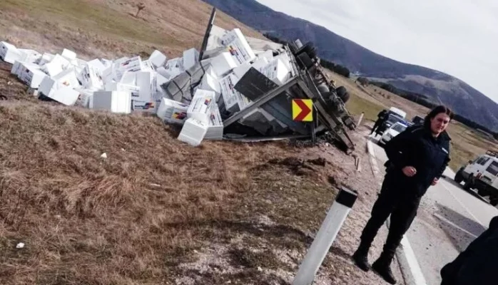 Olujni vjetar prevrnuo teretno vozilo na Kupreškom polju