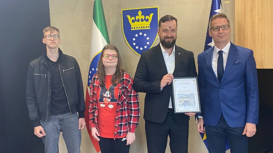 Rođendan škole Uz Zahvalnost Ministru, Djeca Poklonila Rad S