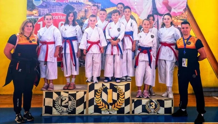 Uspješan mjesec za Karate klub “Metalno”: Medalje sa turnira u Mostaru i Bugojnu (FOTO)