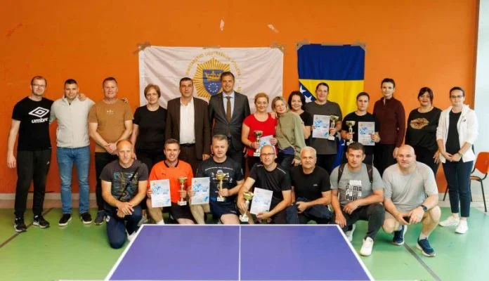 U okviru obilježavanja 15. maja Dana policije MUP-a ZDK održana takmičenja u stonom tenisu i streljaštvu (FOTO)