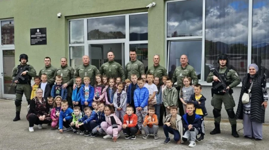 Učenici Osnovne škole Hasan Kikić MUP ZDK