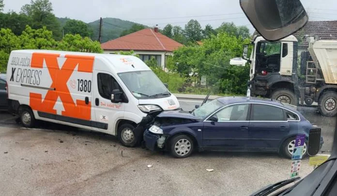 Više osoba povrijeđeno u saobraćajnoj nesreći kod Žepča
