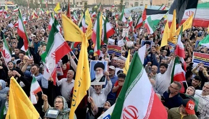 Iranci u Teheranu slave nakon prekida vatre između Irana i Izraela