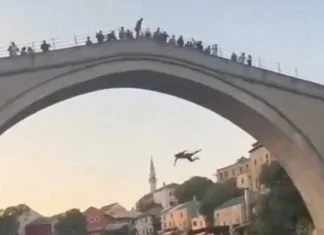 Švicarac nakon skoka sa Starog mosta poručio: Sad sam poznat u Bosni i Hercegovini