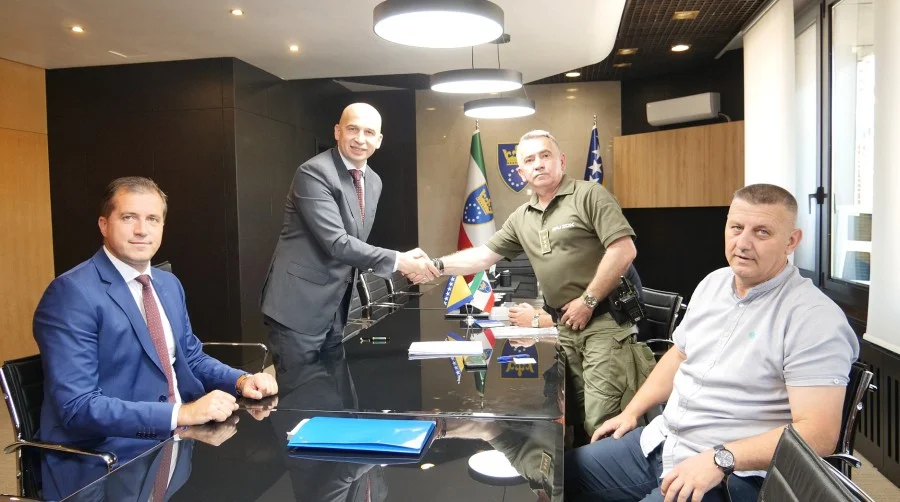 Potpisan novi kolektivni ugovor za pripadnike MUP-a: Veće naknade i duži godišnji odmori (VIDEO) Kolektivni Ugovor MUP ZDK