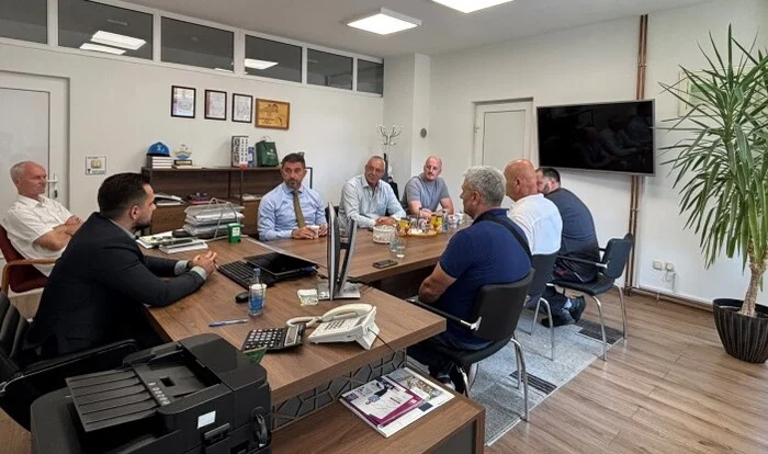 Ministar Adnan Šabani Na Sastanku U JP Rad Tešanj