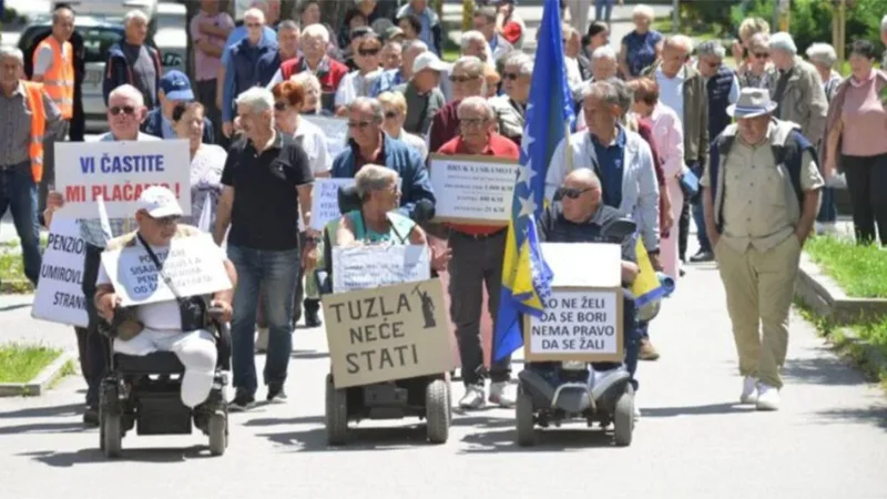 Penzioneri Protest Tuzla