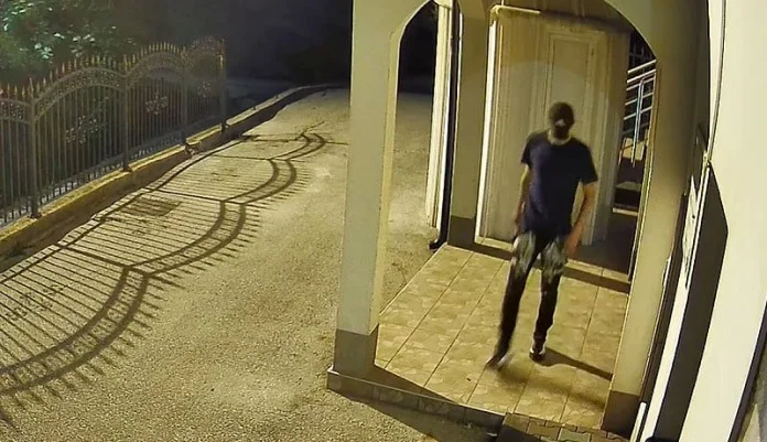 Muškarac opljačkao džamiju kod Zenice, obio vrata i prozor te odnio kutiju s novcem
