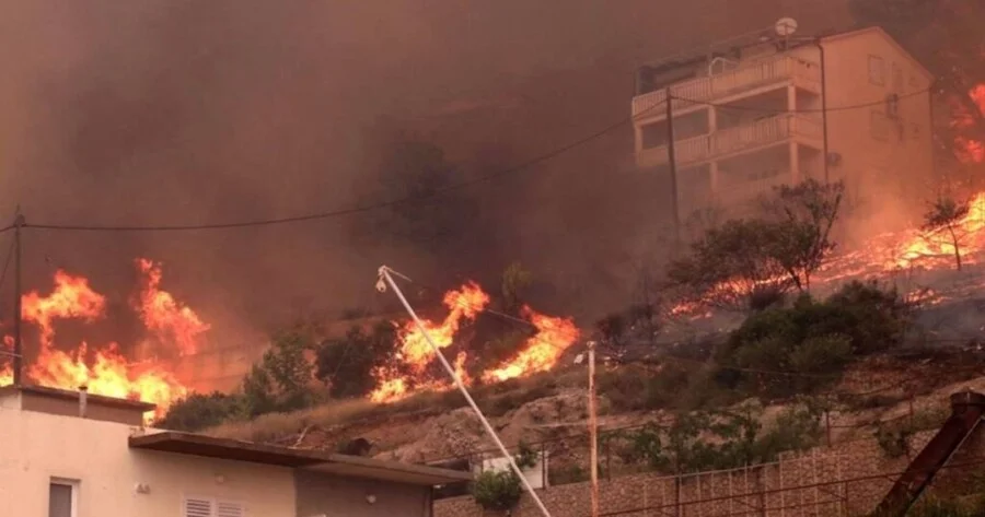 Izbio veliki požar, zatvorena Jadranska magistrala (VIDEO)