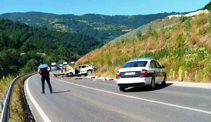Saobraćajna nesreća kod Nemile, vozač povrijeđen pri slijetanju s ceste