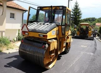 U toku radovi na sanaciji i asfaltiranju ceste u naselju Briznik Briznik Sanacija