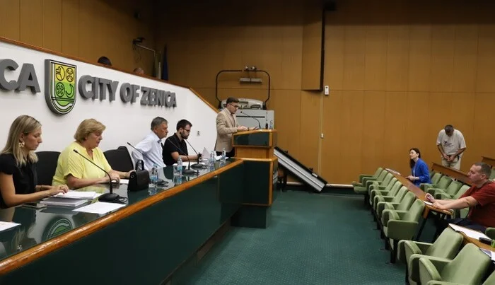 Potpisani ugovori za utopljavanje zgrada i uklanjanje azbestnih krovova u Zenici (FOTO)