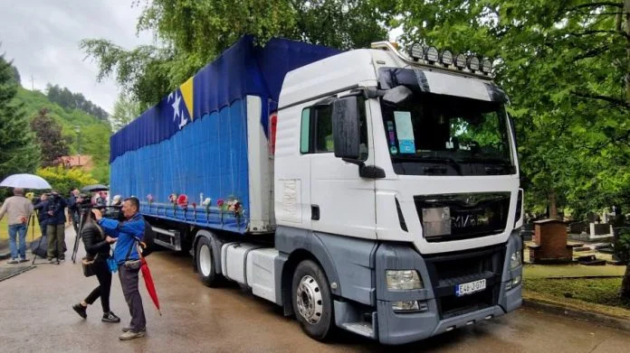 Ispracaj Tabuta Iz Visokog