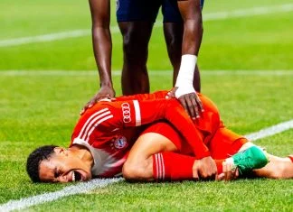 Jamal Musiala slomio nogu protiv PSG-a, van terena do kraja godine (VIDEO) Jamal Musiala