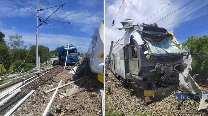 Kamion Podletio Pod Voz