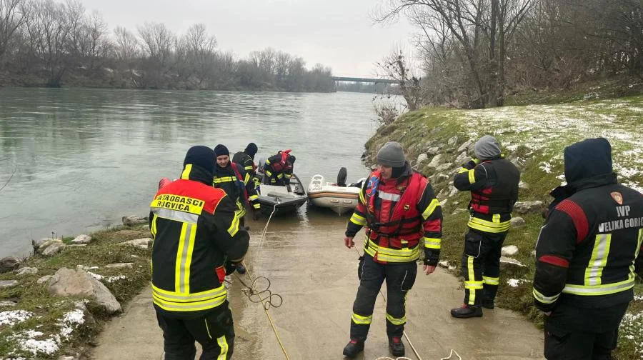 Majka Bacila Dijete U Savu Zagreb Beograd