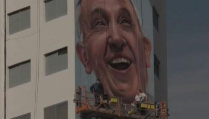 Papa Franja Dobio Najvisi Mural