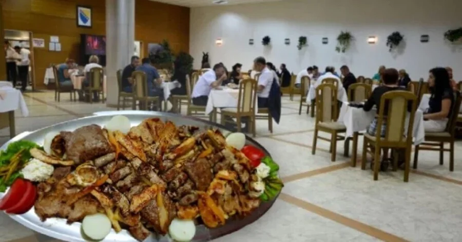 Parlament Oval 1.jpg 1024x538