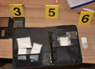 Uspješnom akcijom policije u Tešnju pronađeno više od 3 kg opojne droge i 2 eksplozivne naprave (FOTO)