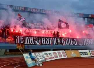 Veličanje ratnih zločinaca i političke poruke u Doboju: Skandiranja Lešinara i Vojvoda