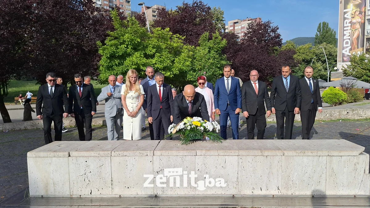 Polaganje Cvijeća, Vlada ZDK