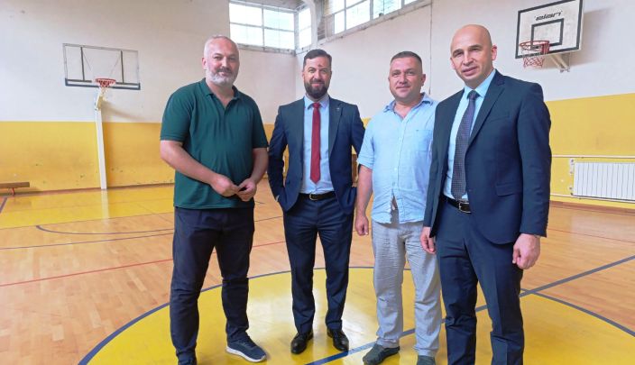 Premijer Pivic I Ministar Musija