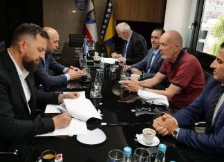 Potpisani ugovori o realizaciji infrastrukturnih projekata u oblasti obrazovanja i sporta u četiri općine ZDK Ugovori Nacelnici 2108 1