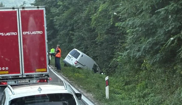 Saobraćajna nezgoda na M-17 kod Zenice, učestvovala dva vozila