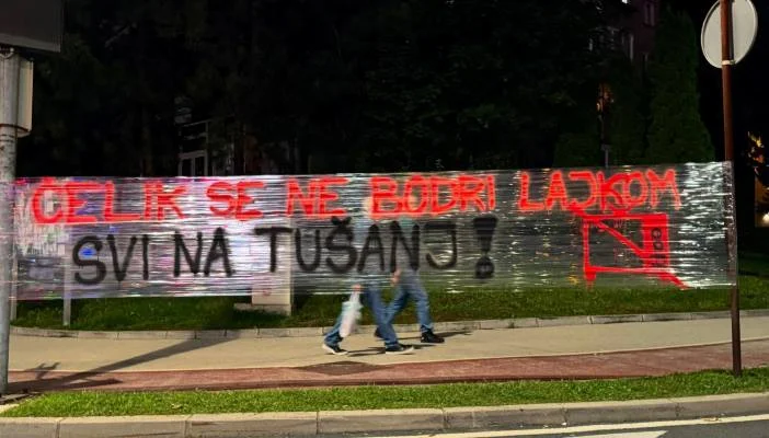 Navijačka mobilizacija u Zenici – NK Čelik uz veliku podršku navijača u Tuzli (FOTO)