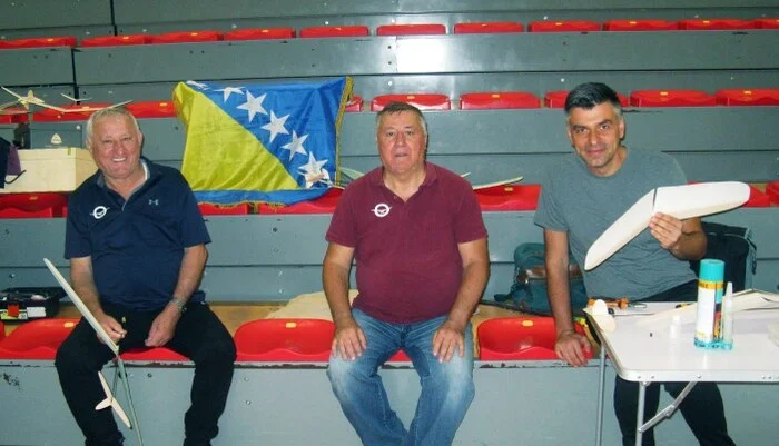 Zeničani nastupili na međunarodnom takmičenju modela aviona u Mađarskoj (FOTO)