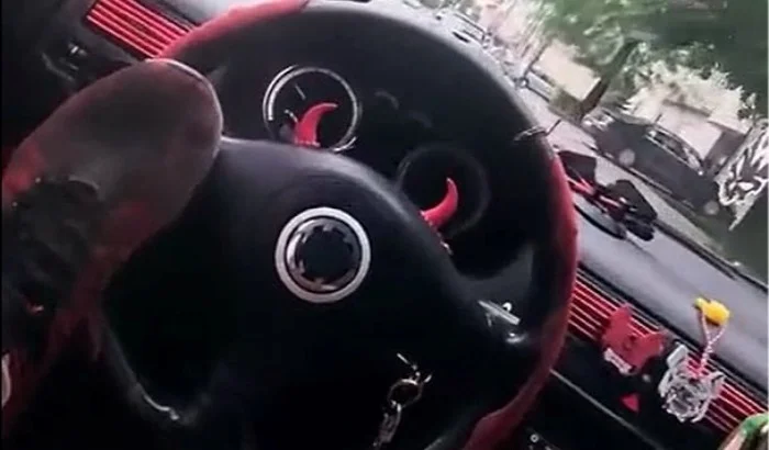 U Konjicu uhapšen muškarac koji je nogom upravljao automobilom i preticao (VIDEO)