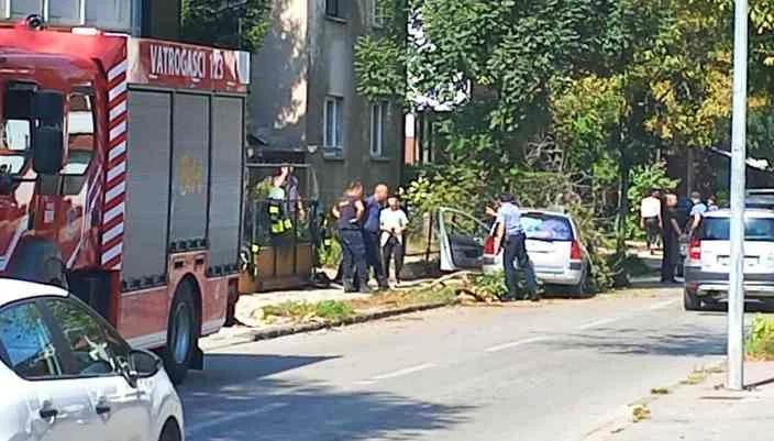 Saobraćajna nesreća u Travničkoj ulici u Zenici, povrijeđena jedna osoba