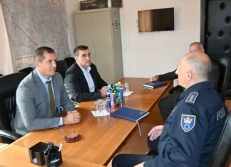 Ministar unutrašnjih poslova ZDK Emir Vračo i policijski komesar Admir Gazić posjetili policijske stanice u Olovu i Varešu